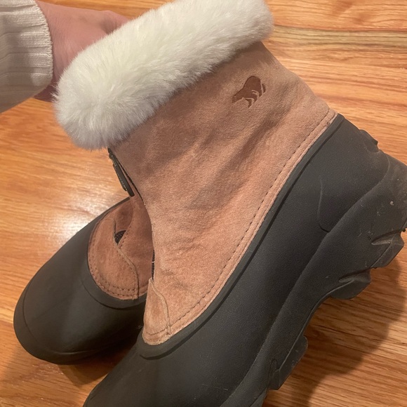 Worn 2x Sorel boots - Picture 7 of 7